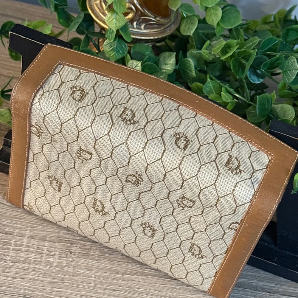 Christian Dior Vintage,  Honeycomb, Kiss-Lock Clutch Wallet. Made in Spain